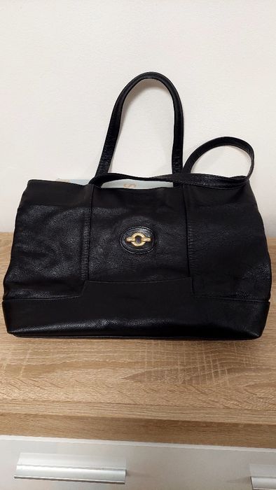 Geantă din piele neagră