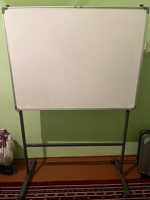 Deli daskasi sotuvda