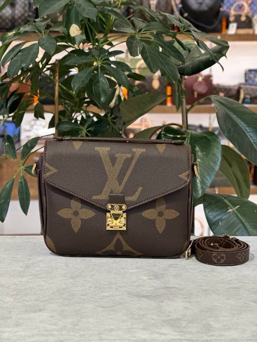Geanta Louis Vuitton Noua !!! Dimensiuni 25/18 !!! Bucuresti