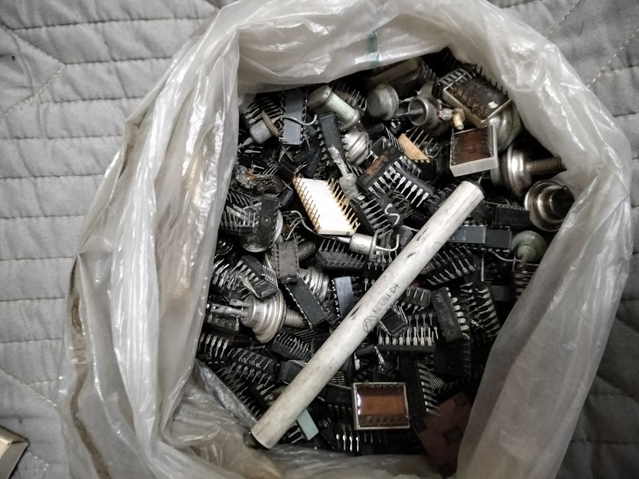 Продам микро схемы советские