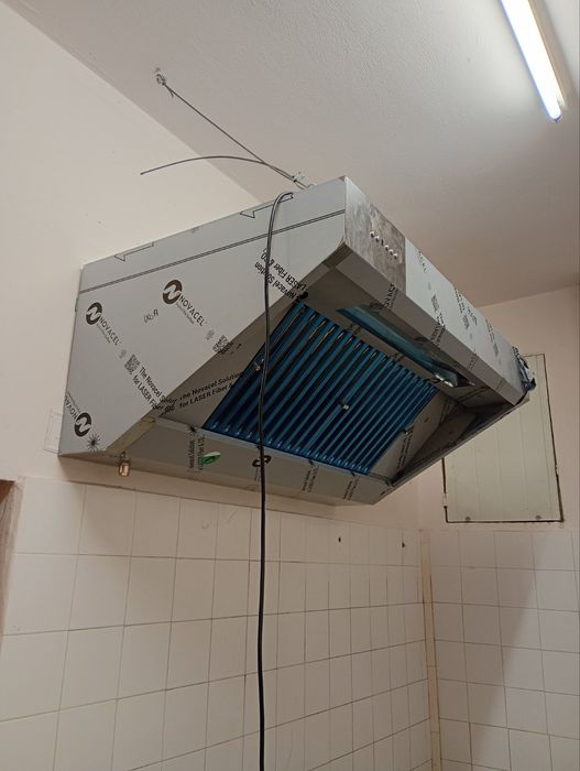 Стенен абсорбатор с мотор - 1200 мм - с регулатор, филтър и лампа