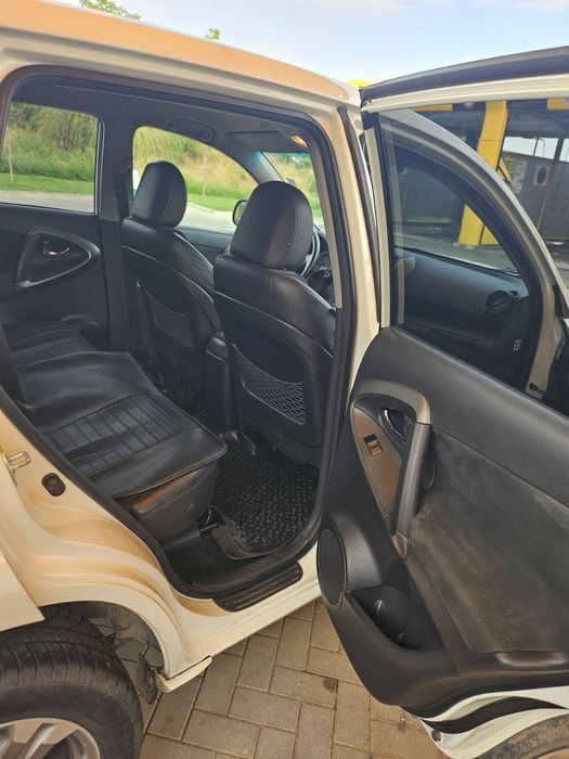 Toyota   Rav.  4