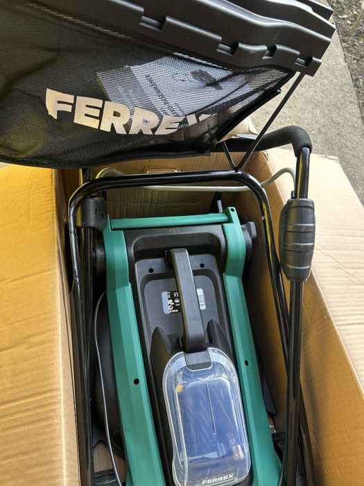 Masina de tuns gazonul cu acumulator