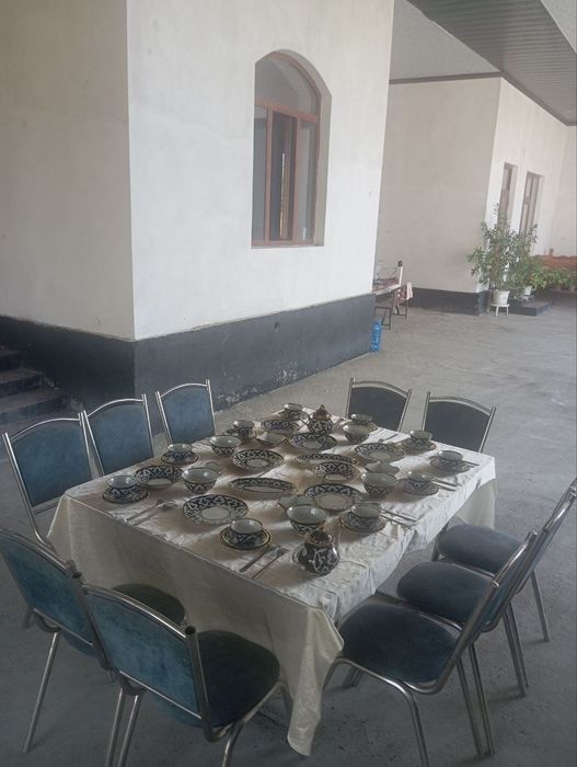 Narxi 32 ml 
10 kamp 100 ta 
1 ta stol atrofida 10 ta odam o'tiradi 
K