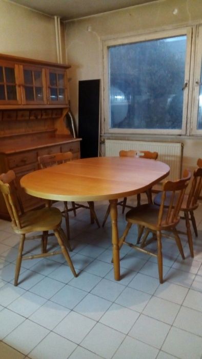 Комплект за трапезария (три шкафа, маса и шест стола)