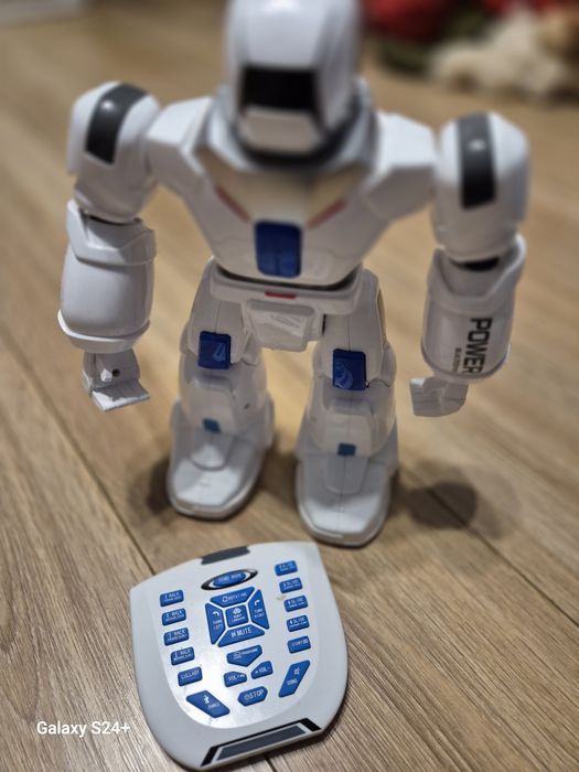 Robot jucărie cu telecomanda