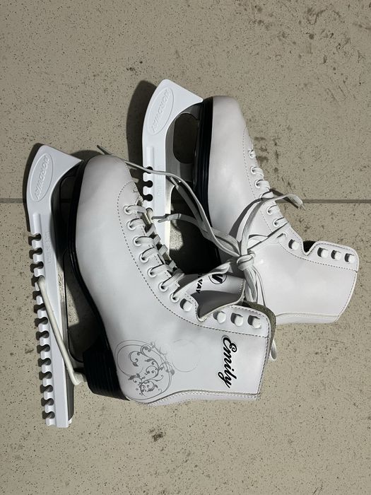 Продам женски коньки