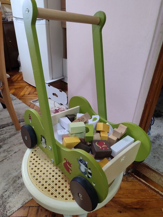 Детска дървена проходилка с дървени кубчета