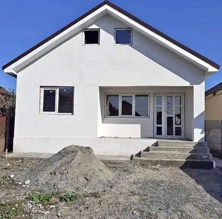 Vând/execut case modulare pe structura metalica