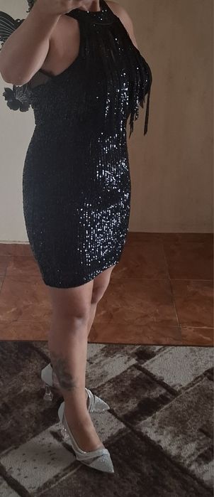 Къса черна рокля паети размер М