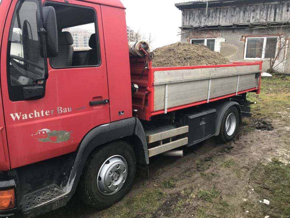 Transport basculabil sort moloz