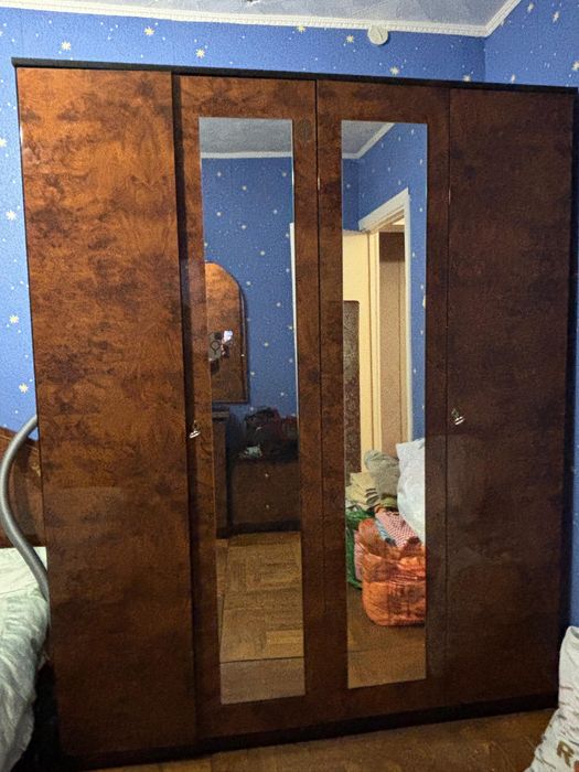 Продам спальный гарнитур