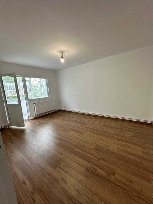 Apartament 4 camere Dacia etaj 1