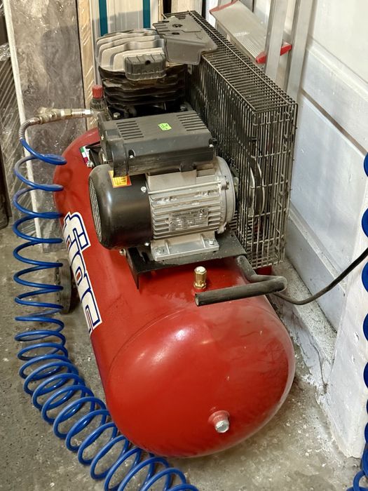 Vând compresor 100 l impecabil