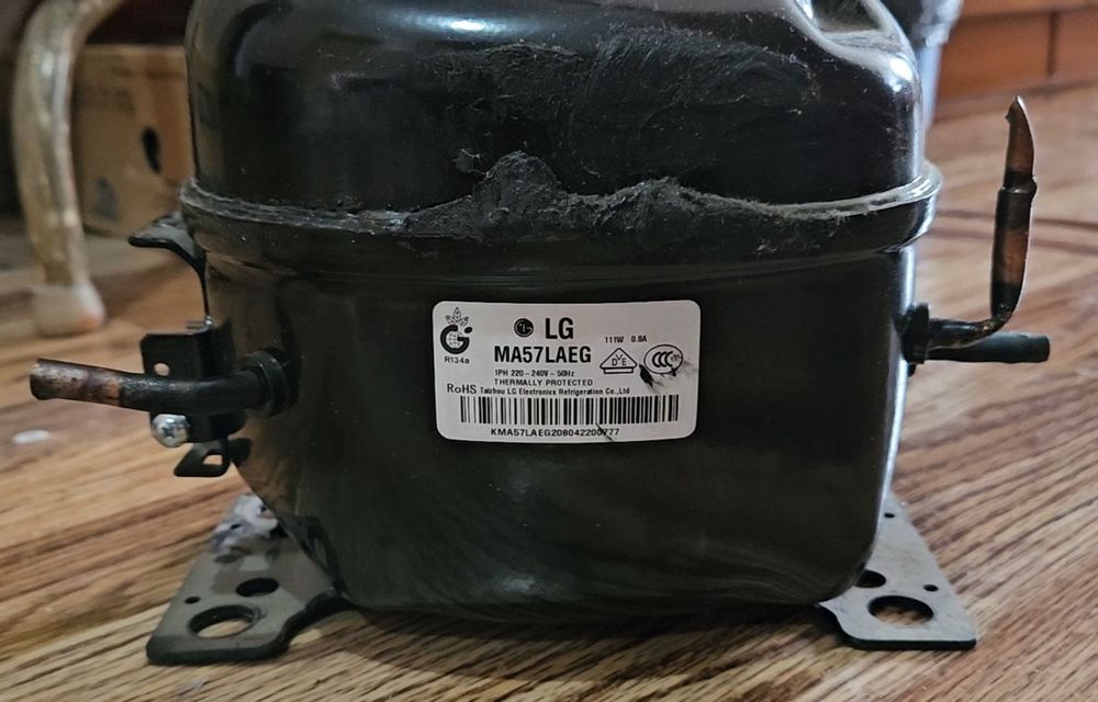 Компрессор от холодильника LG (нерабочий) на запчасти/медь
