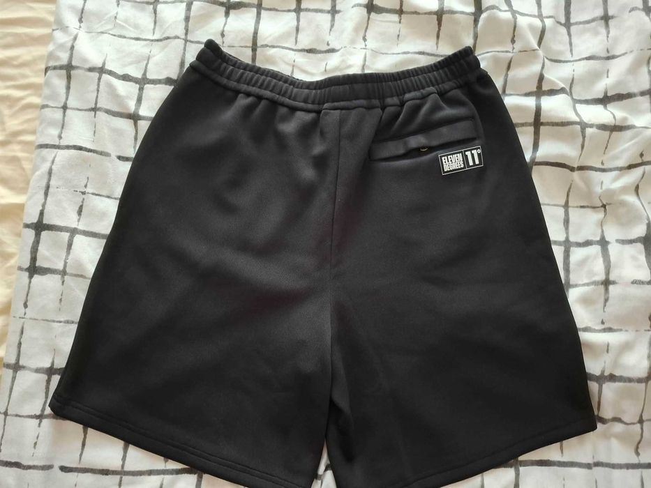 Pantaloni scurti - barbati