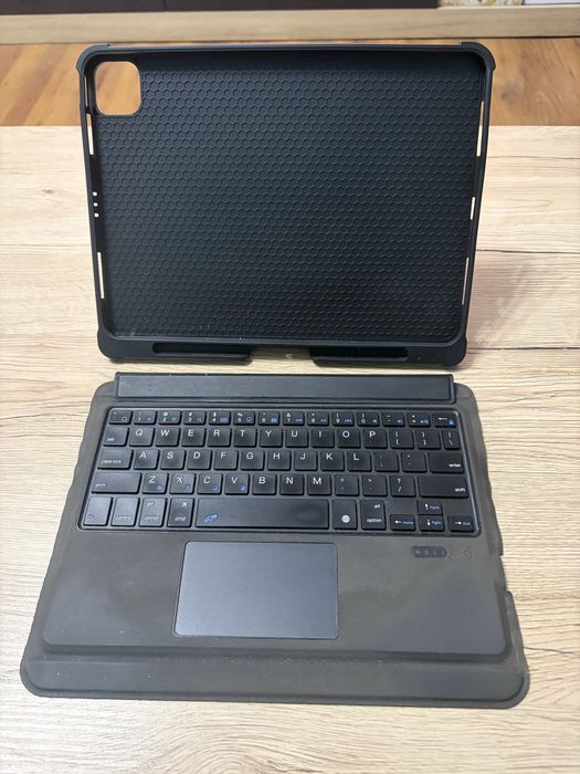 Калъф с Bluetooth клавиатура и тъчпад Apple iPad Pro 11”