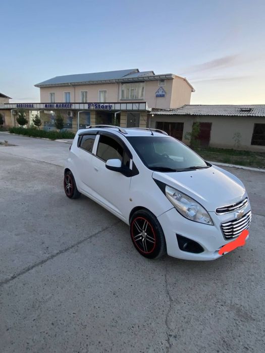 Chevrolet spark sotiladi srochnaga