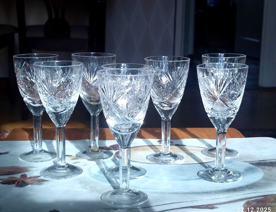 Хрустальные рюмки 8 штук