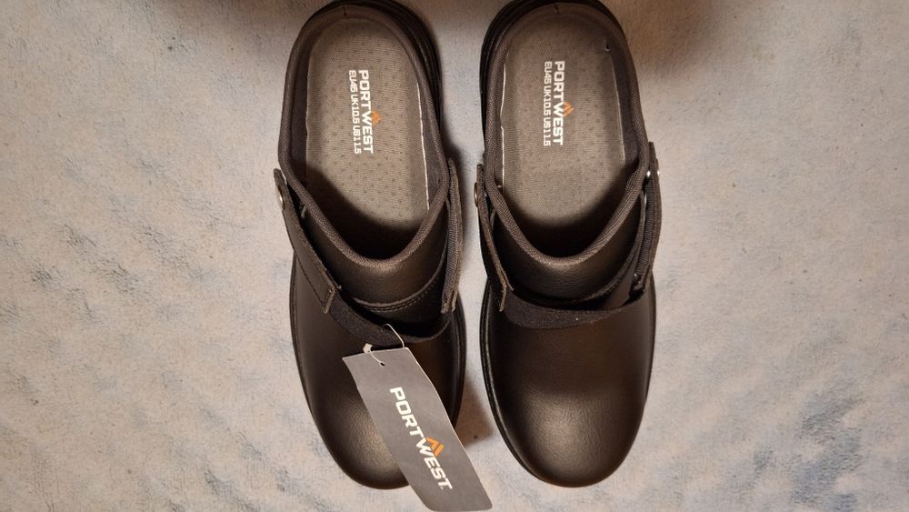 Нови работни обувки за кухня