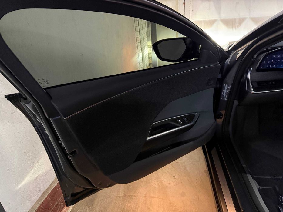 Премиальный электромобиль Lucid Air запасом хода до 700км 3.2S