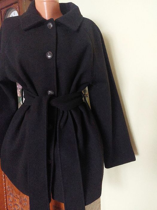 Jacheta noua cu eticheta din stofa neagra de lana plus cadou surpriza