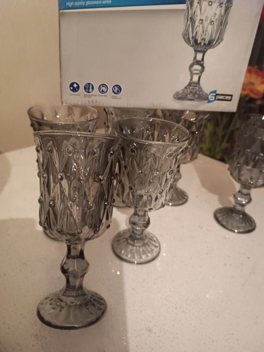 Продам новые фужеры,серое стекло.