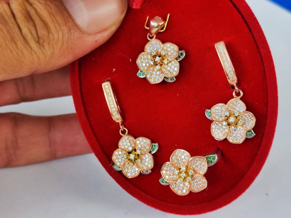 Сребърен комплект обеци,колие и пръстен