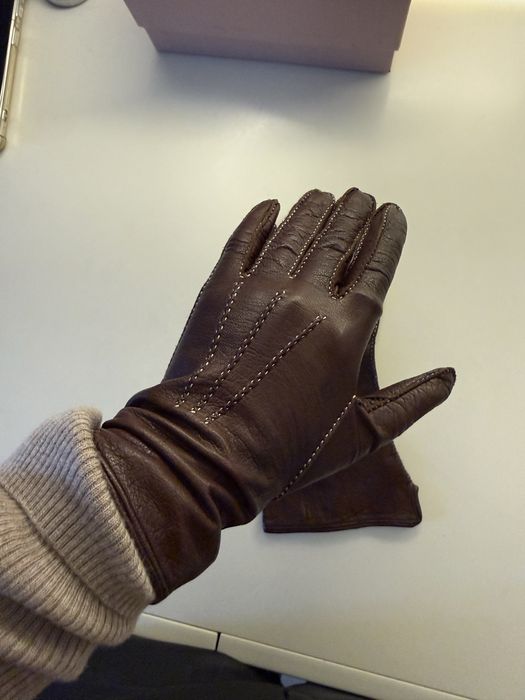 Кожаные перчатки