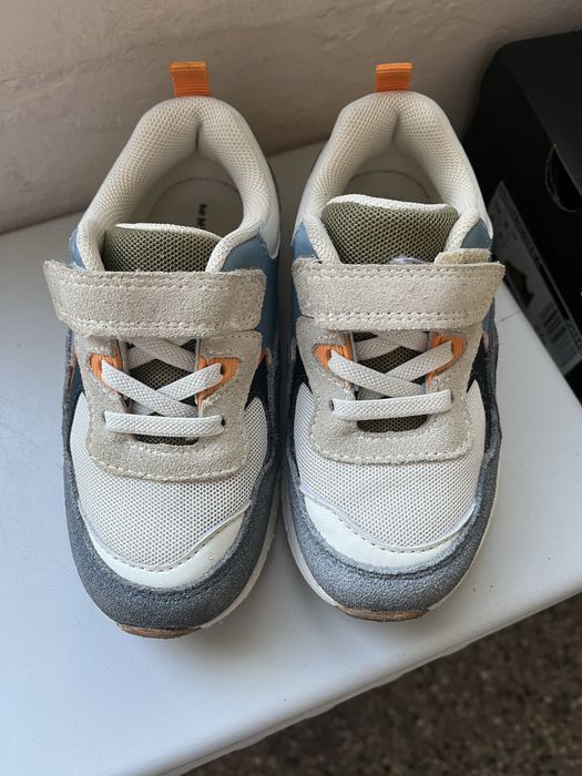 Затворени обувки за момче размер 26-27