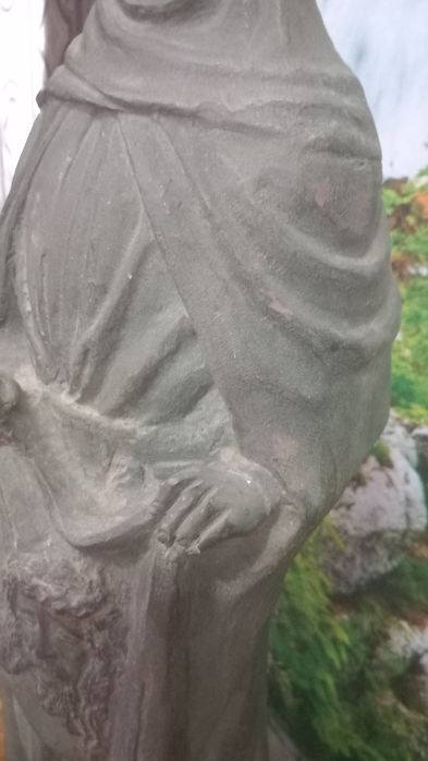 Стара бронзова статуя " Дева Мария с Плащеницата"