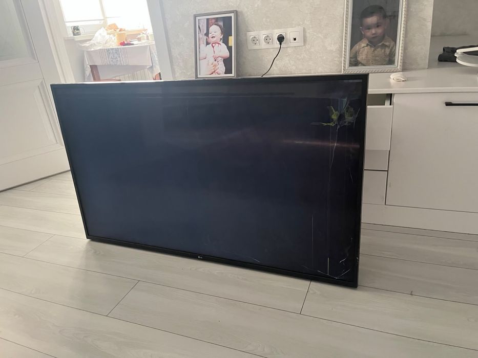 Телевизор LG сломанный