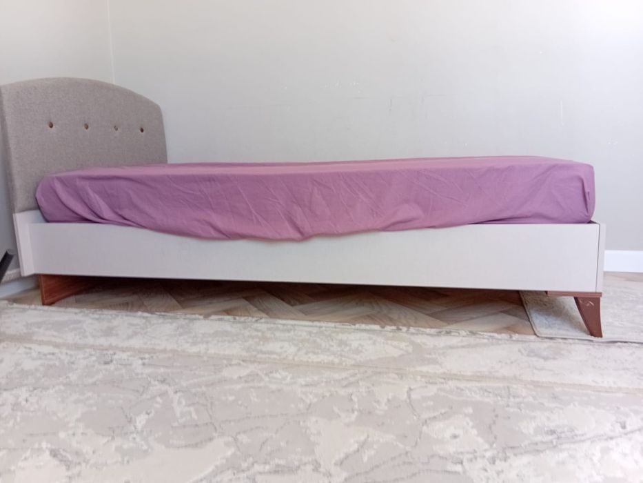 Продам кровать 90*200