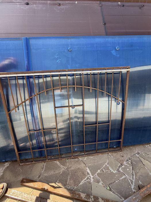 Продам металлическую решетку на окно
