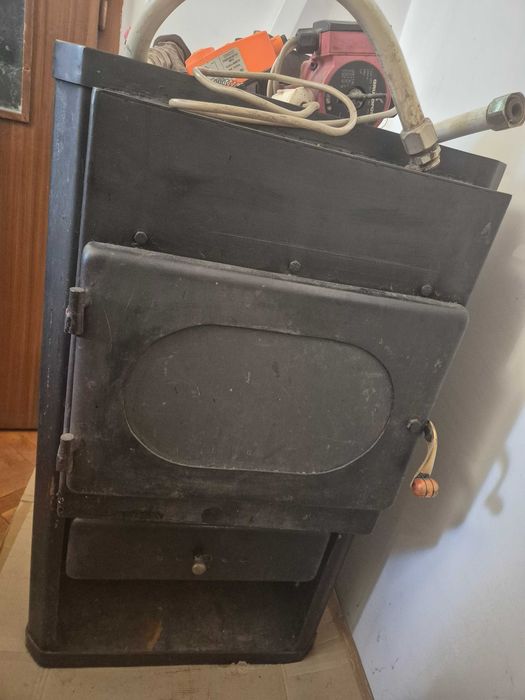 Камина на дърва с водна риза и помпа