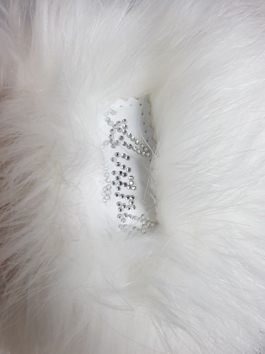 CĂCIULĂ albă de damă