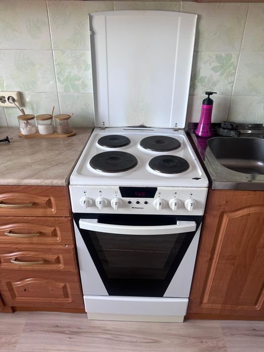 Продам плиту, все конфорки и духовка работают отлично.