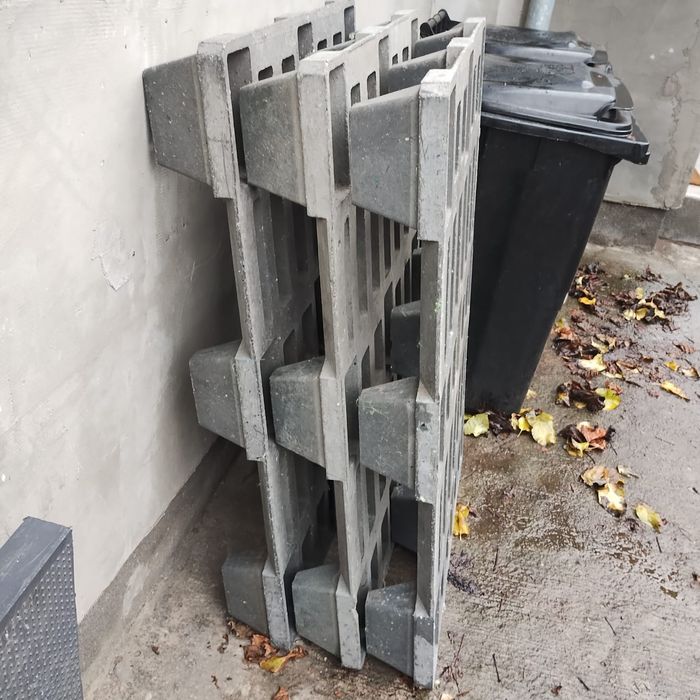 Paleți plastic 120/80