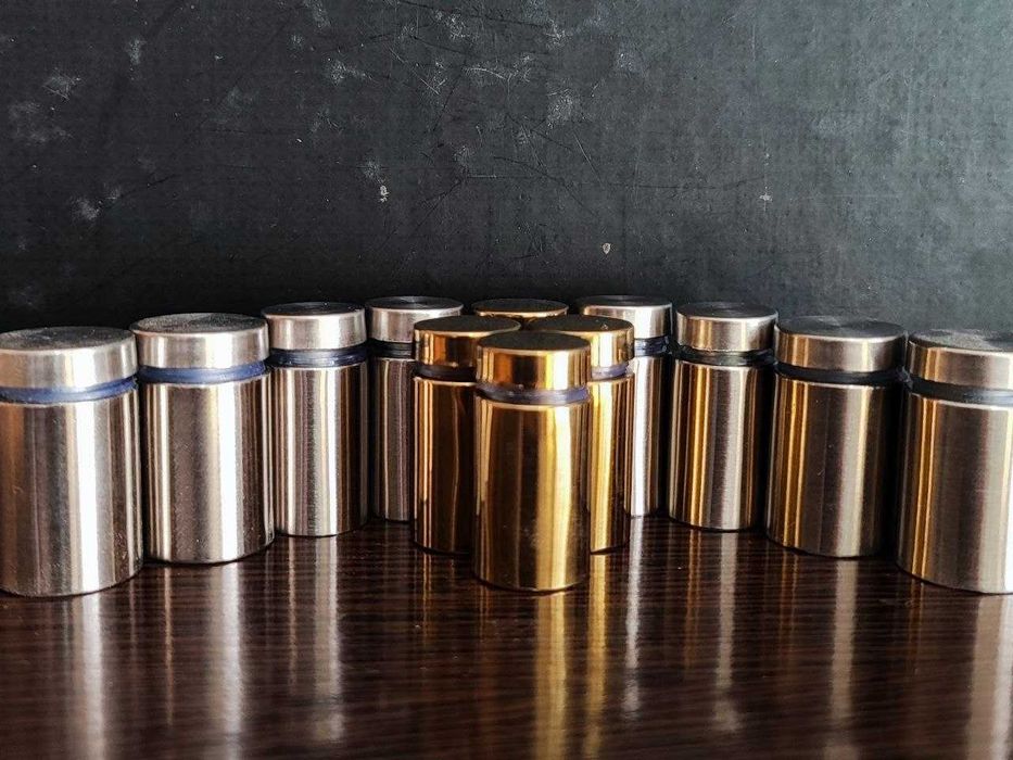 Дистанционный Болт