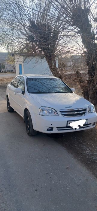 Lasetti sotiladi 2010 yil 330 ming yurgan kirila kapotda kiraska bor