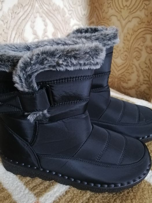 Продам женские сапоги