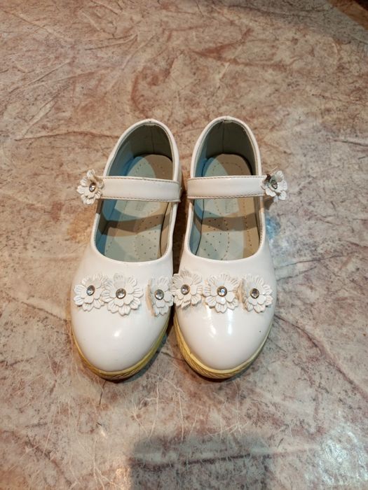 продам туфли детские 3 пары б/у