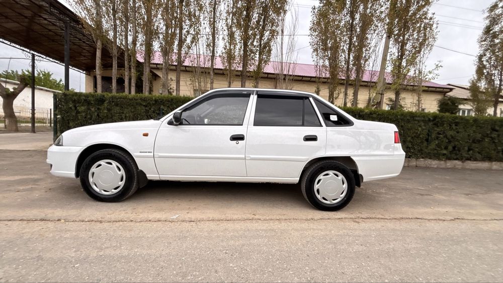 Nexia 2  1.6 avtomobili