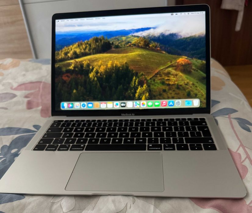 Apple MacBook Air 13" 1.6GHz i5 8GB RAM 128GB SSD A1932 Late 2018