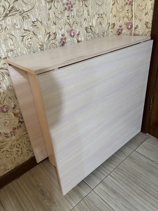 Стол книжка в хорошем состоянии