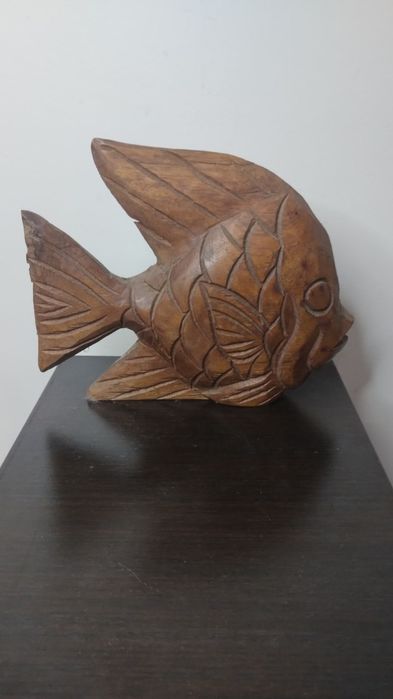 Много сладка дървена риба.