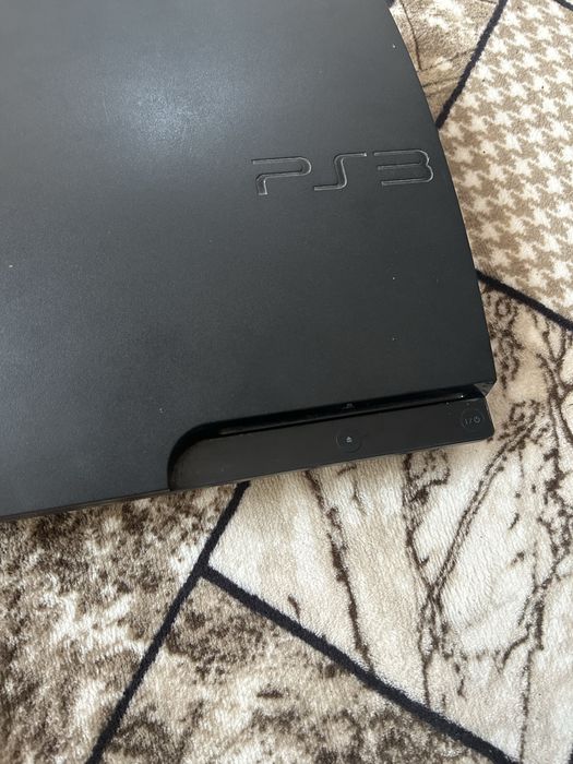 Продавам PlayStation 3 със всички дискове само че е без джойстик цената по договаряне