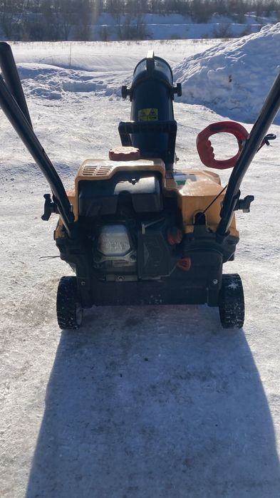 Продам снегоуборочную машину