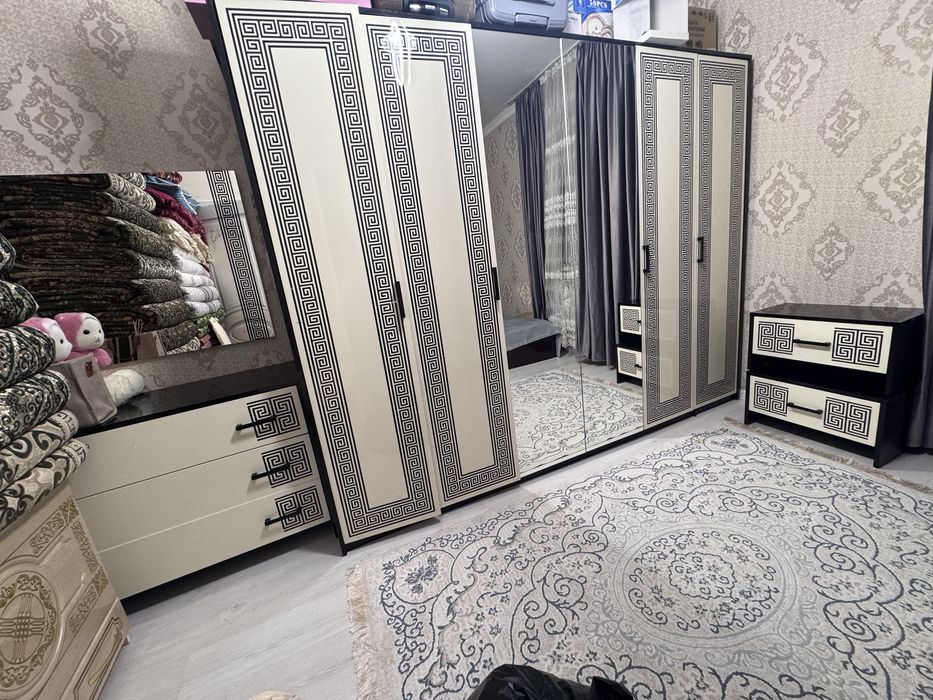 Спальный гарнитур, комод, зеркало, 2 тумба хорошем состоянии