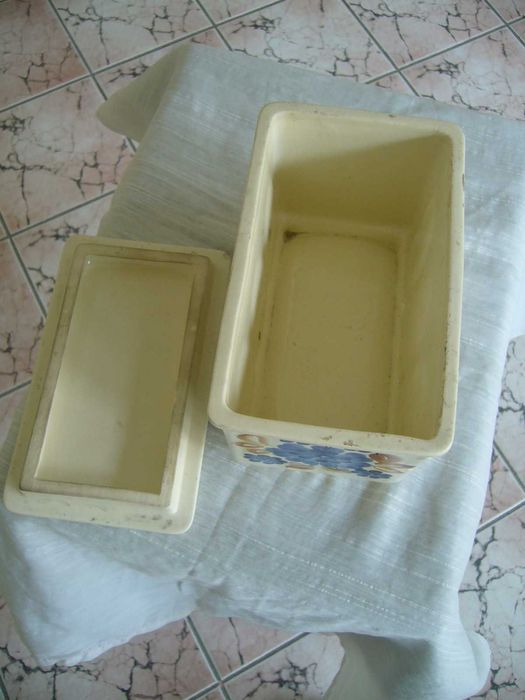 Стари Порцеланови Кана и Кутия